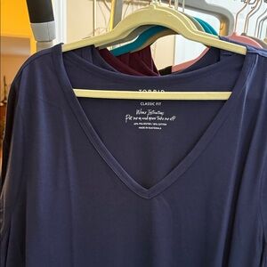 Navy blue girlfriend v neck tee NWOT Sz 6 X